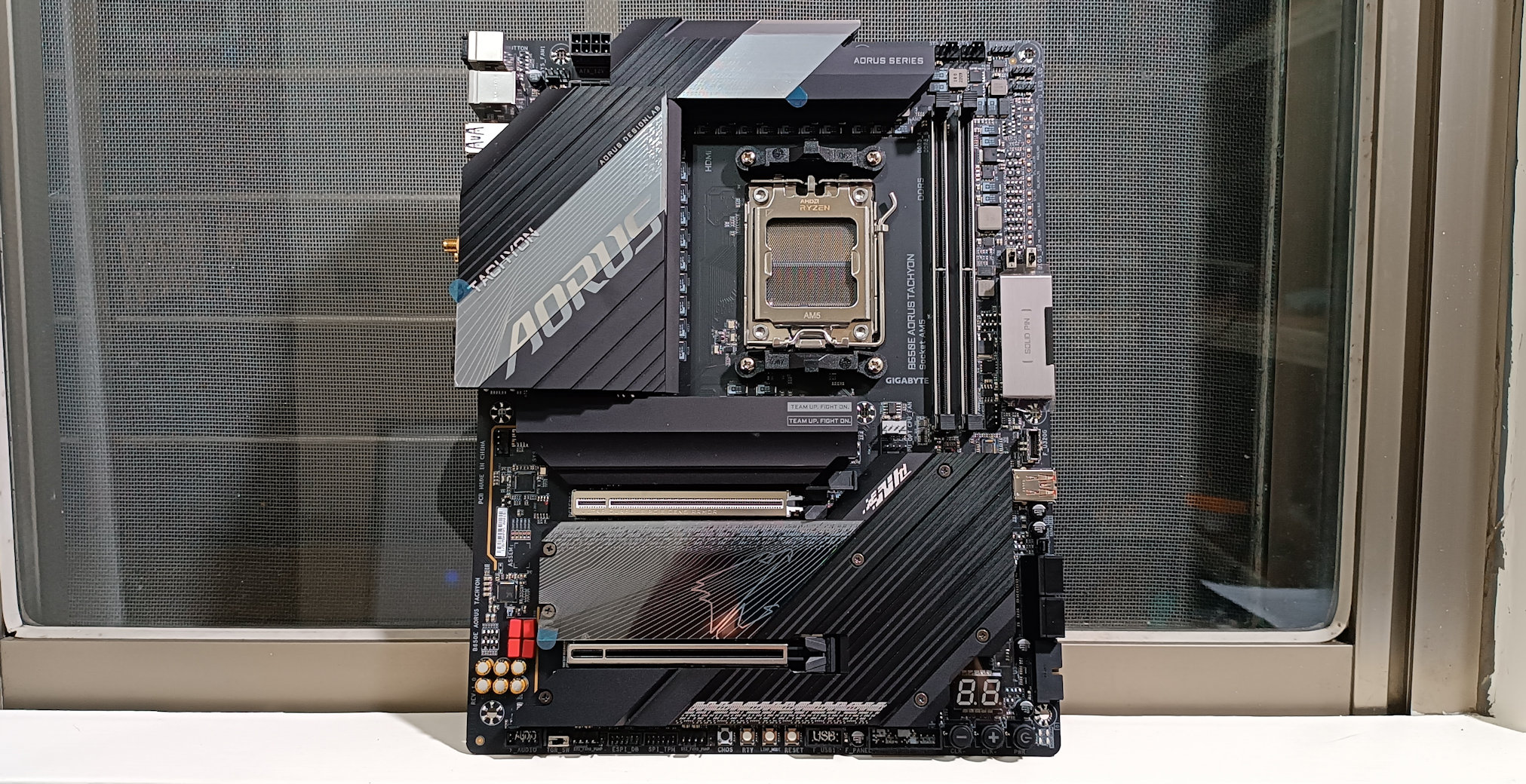 مادربرد AORUS B650E Tachyon